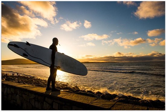 Poster – Surfer op het Strand in de Avond - 60x40cm Foto op Posterpapier