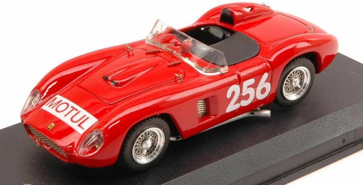 De 1:43 Diecast Modelcar van de Ferrari 500 TR #256 van de Sassi Superga in 1957. De bestuurder was G. Munaron. De fabrikant van het schaalmodel is Art-Model. Dit model is alleen online verkrijgbaar