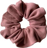 Scrunchie - Oversized - Handmade - Ribstof - Effen - Klei Roze - Diameter circa 16 cm - 80% Katoen, 15% Polyester, 5% Ea - Zacht voor je haar - Leuke variant voor elastiekjes - Haa