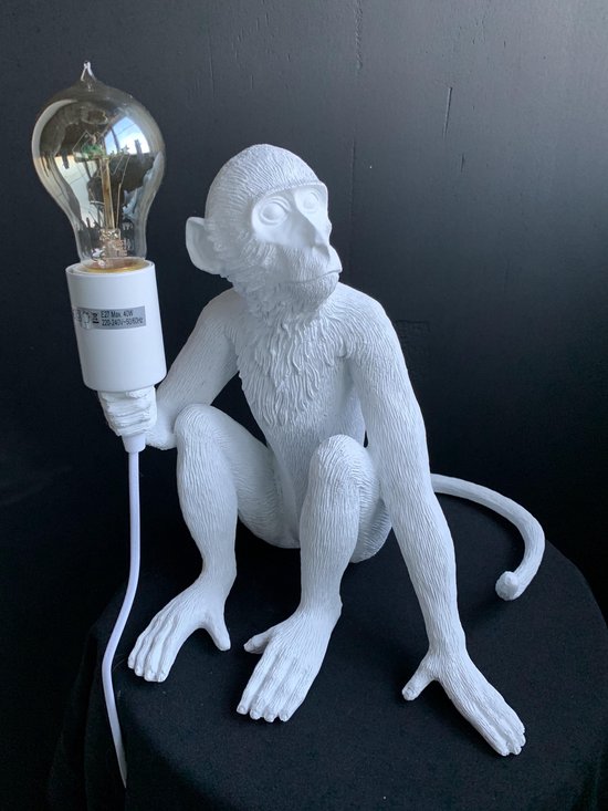Zittende apenlamp wit 31 cm hoog | bol