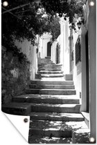 Tuindecoratie Prachtige trappen in de straten van de Oude stad van Rhodos - zwart wit - 40x60 cm - Tuinposter - Tuindoek - Buitenposter
