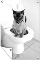 Muurdecoratie Een Burmees kat zit op het toilet - zwart wit - 120x180 cm - Tuinposter - Tuindoek - Buitenposter