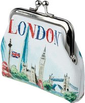 Gemakkelijk om erbij te hebben, dit handige 1-vaks knipportemonneetje met een leuke afbeelding van de stad Londen! Dit portemonneetje is te gebruiken voor kleinigheden, bijvoorbeeld muntgeld of bonnetjes (8x8cm). Voor uzelf of als cadeau.