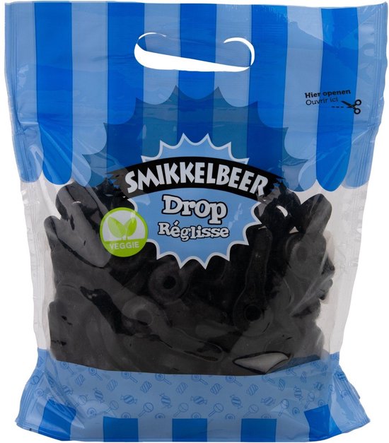 Een zak Smikkelbeer Drop Réglisse snoepjes, met "VEGGIE" logo, in een blauw gestreepte zak.