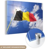 MuchoWow® Glasschilderij 90x60 cm - Schilderij acrylglas - De vlag van België wappert in de lucht - Foto op glas - Schilderijen