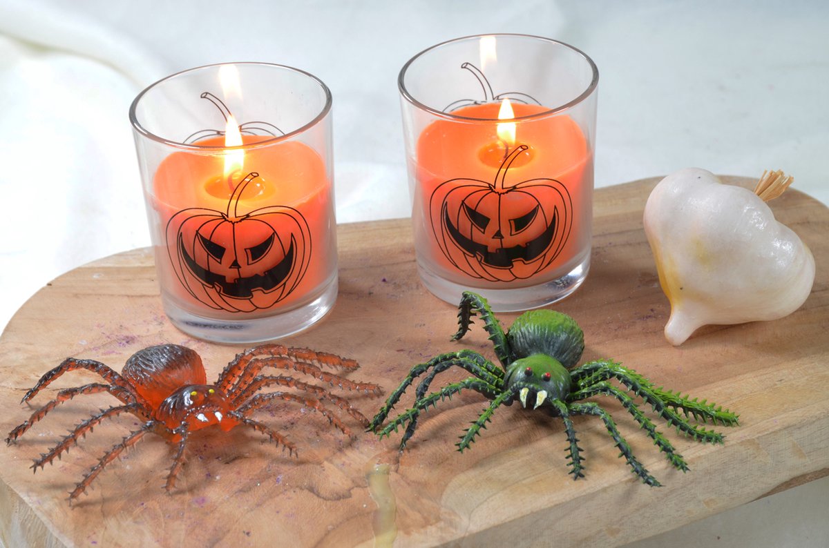 Milanne - Halloween sfeerset 5 voudig met 2 kaarsen, 2 spinnen en 1 namaak Knoflook - BEKIJK VIDEO
