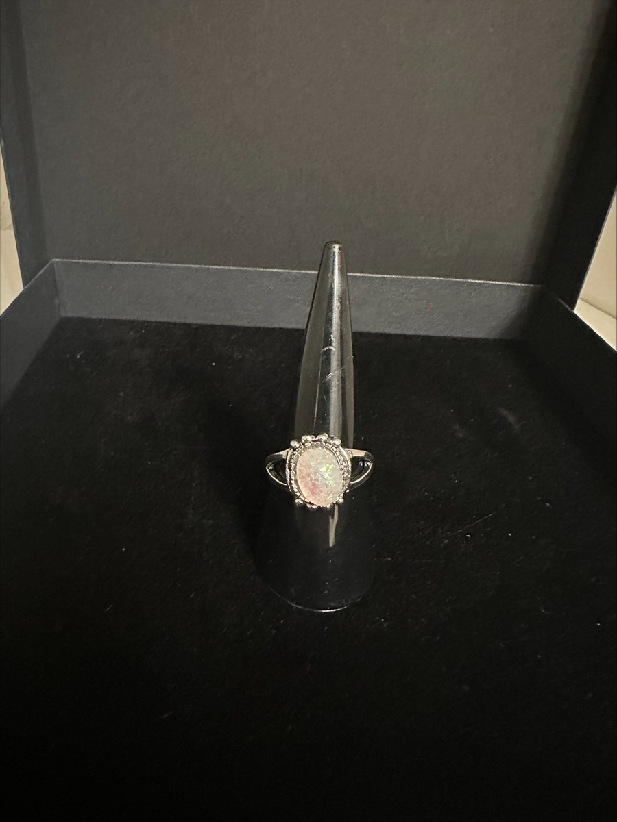 ring met witte ronde steen | Make up | Parfum | Moederdag | Verjaardagscadeau| Cadeautje| Valentijnsdag| Kado | sieraden | vaderdag | oorbellen | oorsieraden