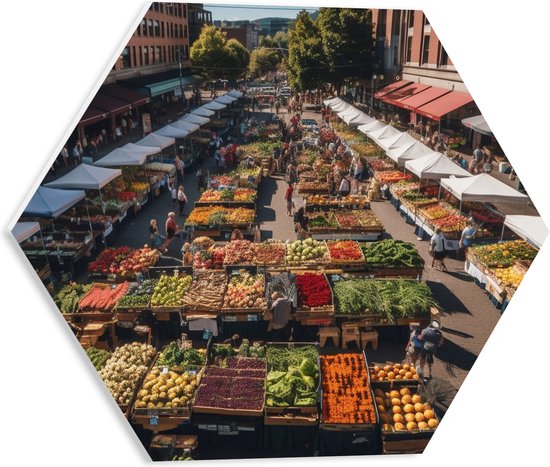 PVC Schuimplaat Hexagon - Markt - Eten - Groente - Fruit - Mensen- Kraampjes - 40x34.8 cm Foto op Hexagon (Met Ophangsysteem)