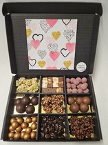 Luxe Belgische Chocolade Proeverij Pakket met Mystery Card 'Love - hartjes'