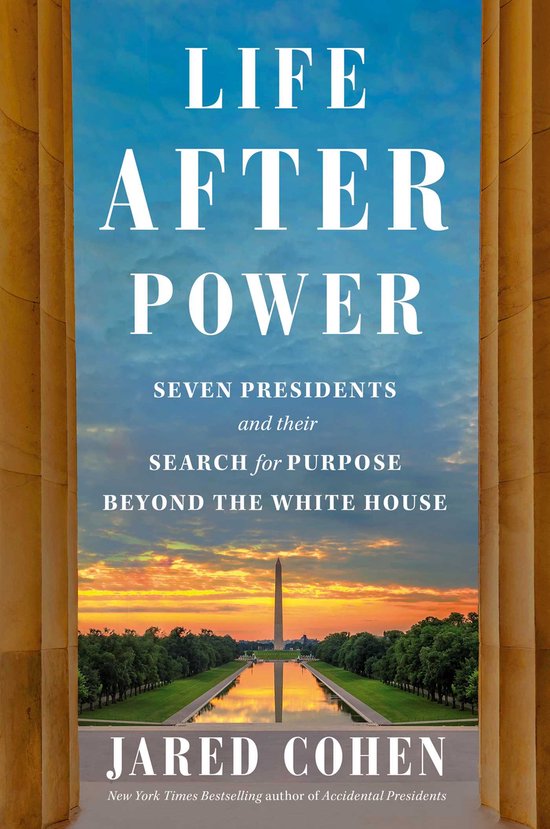Boekhoes voor "Life After Power", met de titel "LIFE AFTER POWER" in grote letters tegen een lucht met zonsondergang boven het Washington Monument.
