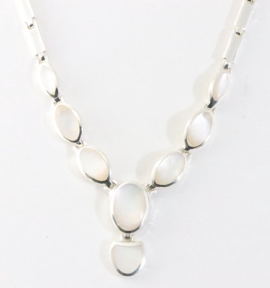 Collier en argent brillant avec nacre