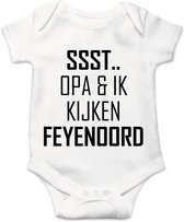 Soft Touch Rompertje met Tekst - Ssst, Opa en ik kijken Feyenoord - Zwart | Baby rompertje met leuke tekst | | kraamcadeau | 3 tot 6 maanden | GRATIS verzending