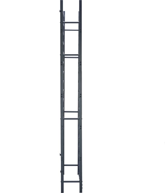 Zijkant van een smal, staand zwart metalen wijnrek met horizontale staven.
