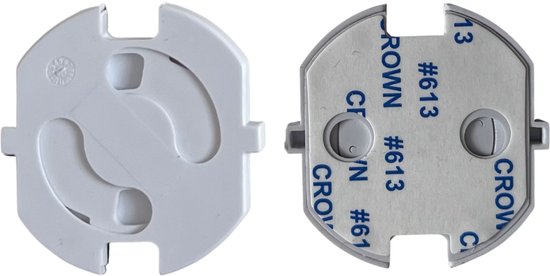 Witte stopcontactbeveiligers met twee plug-in gaten. Eén met plakker, tekst 'CROWN #613'.