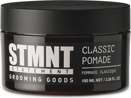 Zwarte pot met STMNT CLASSIC POMADE "STATEMENT GROOMING GOODS" 100 ML / 3.38 FL. OZ.