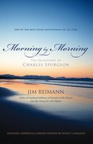 Boek "Morning by Morning" met een afbeelding van een zonsopgang boven de oceaan en tekst "ONE OF THE BEST-LOVED DEVOTIONALS OF ALL TIME".