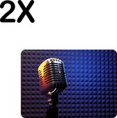 BWK Luxe Placemat - Retro Microfoon met Blauwe Achtegrond - Set van 2 Placemats - 35x25 cm - 2 mm dik Vinyl - Anti Slip - Afneembaar