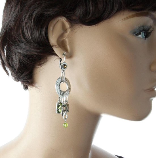 Boucle d'oreille Behave avec différents pendentifs