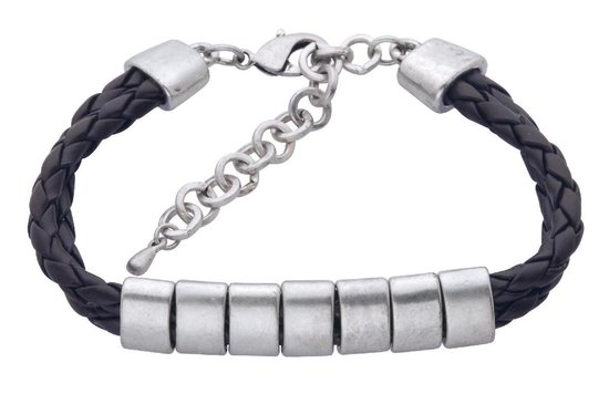 Bracelet noir en similicuir tressé avec sept perles carrées argentées.
