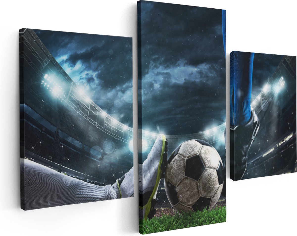 Artaza Canvas Schilderij Drieluik Voetbal Sliding Op De Bal In Het Stadion - 180x120 - Groot - Foto Op Canvas - Canvas Print