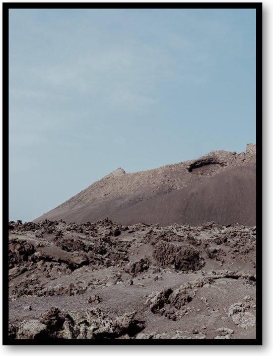Sereen Vulkanisch Canvas - Lanzarote's Stille Pracht - Minimalistisch Vulkanisch - Fotoposter 30x40 met Lijst