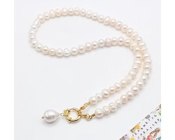 Jeannette-Creatief® - Zoetwaterparels - Parelketting met Bedel Parel - Ketting - Ketting Zoetwaterparels - Ketting met RVS Goud Boeislot - Ketting Dames - RVS - Zoetwater Parel Ketting - Parel Ketting - Cadeau - Parelketting