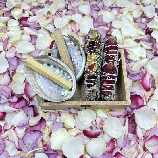 Smudekit – 2 Abaloneschelpen, Smudge Witte Salie Flower + Witte Salie Rose pedals, 2 palo santo