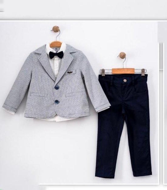 luxe jongens kostuum-kinderpak- kinderkostuum-4 delige set - grijsblauw gestreepte blazer, witte hemd, donkerblauwe kostuumbroek ,vlinderstrik -bruidsjonkers-bruiloft-feest-verjaardag-fotoshoot- 3 jaar maat 98