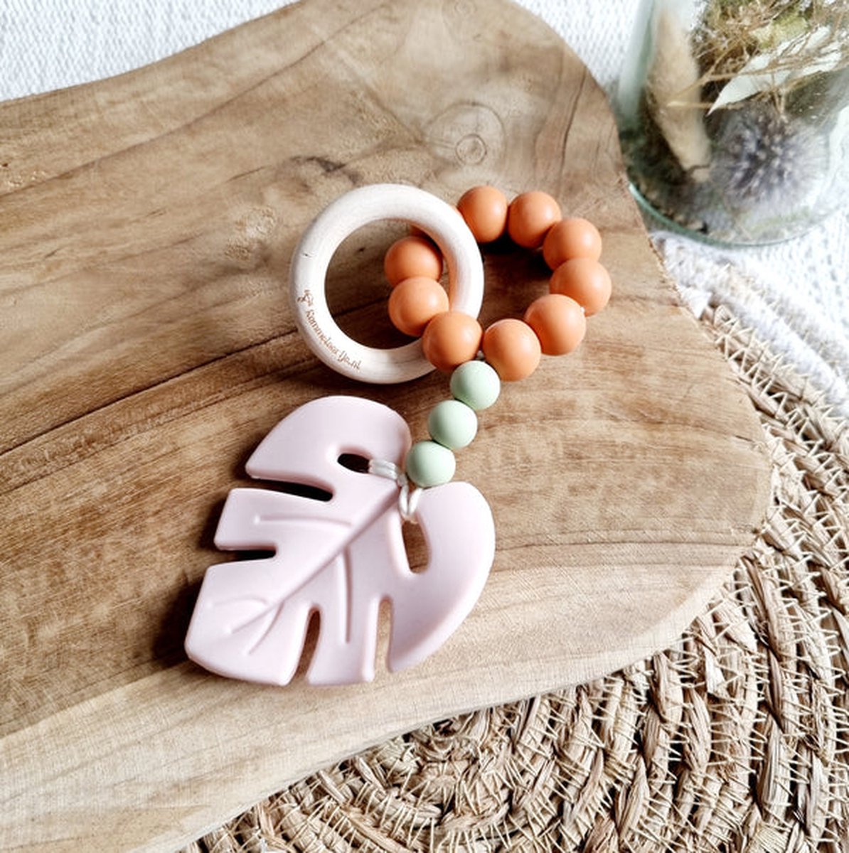 Goedkoopste Bijtring leaf - baby - beige /cognac - kraamcadeau - feestdagen - handgemaakt - keuze 2 varianten