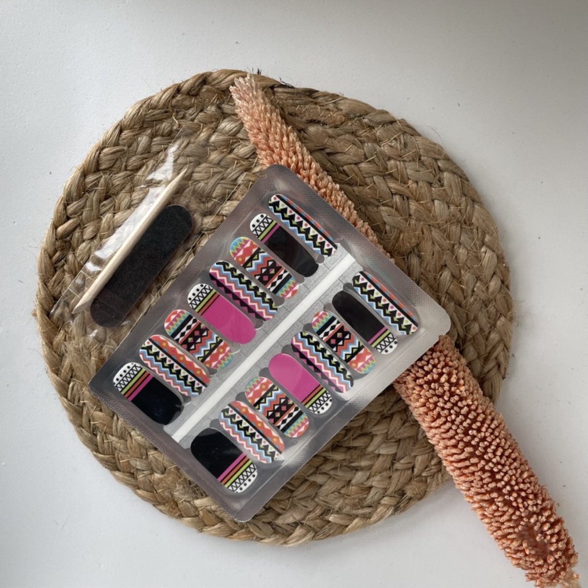 NailWrapz - Colourful Waves - Nagel wraps - nagelstickers- geen UV lamp nodig - Thuis manicure