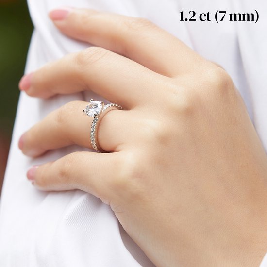 Finesse - Bague de fiançailles moissanite en or blanc 14 carats avec pierres latérales - 7 carats
