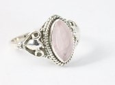Fijne bewerkte zilveren ring met rozenkwarts - maat 18.5