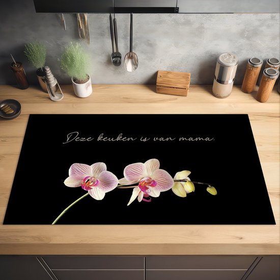 KitchenYeah® Inductie beschermer 91.6x52.7 cm - Quotes - Deze keuken is van mama - Bloemen - Roze - Moeder - Kookplaataccessoires - Afdekplaat voor kookplaat - Inductiebeschermer - Inductiemat - Inductieplaat mat