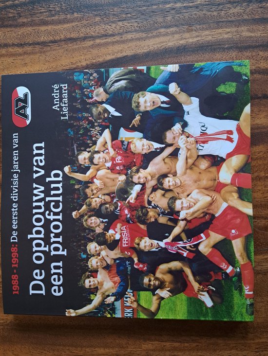 De opbouw van een profclub, de eerste divisie jaren van AZ