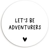 WallCircle - Wandcirkel ⌀ 90 - Engelse quote "Let's be adventurers" met een hartje tegen een witte achtergrond - Ronde schilderijen woonkamer - Wandbord rond - Muurdecoratie cirkel - Kamer decoratie binnen - Wanddecoratie muurcirkel - Woonaccessoires