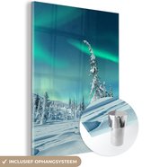 MuchoWow® Glasschilderij 30x40 cm - Schilderij acrylglas - Noorderlicht - Sneeuw - Landschap - Winter - Den - Foto op glas - Schilderijen