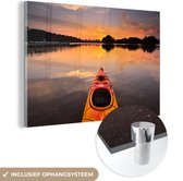 MuchoWow® Glasschilderij 120x80 cm - Schilderij acrylglas - Kajak op het water tijdens zonsondergang - Foto op glas - Schilderijen