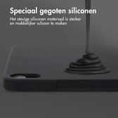 Accezz Tablet Hoes Geschikt voor iPad Air 4 (2020) / iPad Air 5 (2022) - Accezz Liquid Silicone Backcover met penhouder - Zwart