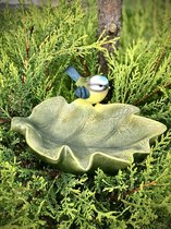 Vogelbad blad pimpelmees 11 cm hoog - voedersystemen - vogelbadje - polyresin - tuinieren - tuinfiguur - tuindecoratie - tuinaccessoire - geschenk - cadeau - vogelliefhebbers