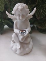 Witte engel op wolk met verlicht LED- hartje in de hand 6cmBx11cmH