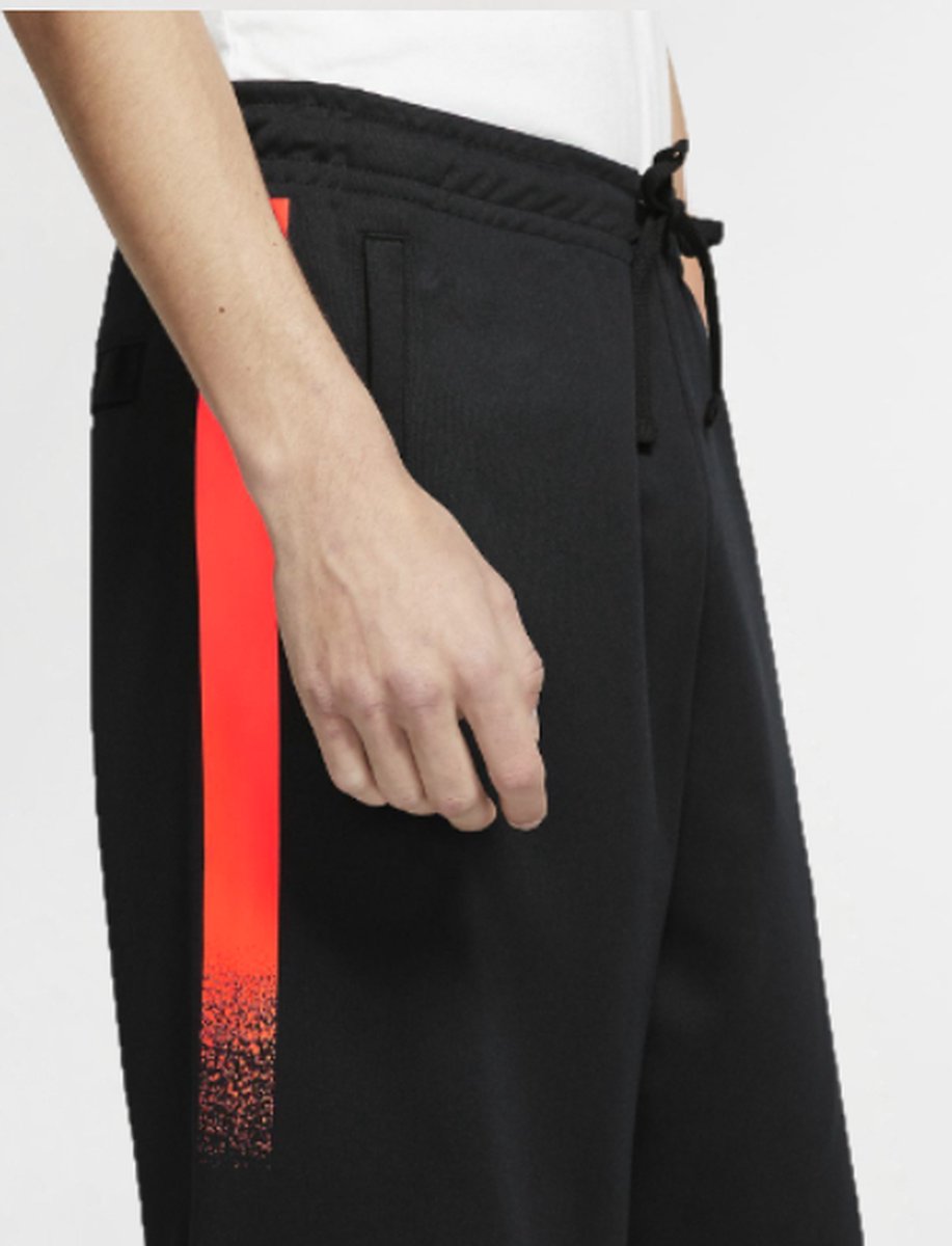Nike swoosh 3/4 short Zwart