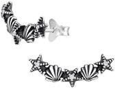 Joy|S - Zilveren schelp met zeester oorbellen - schelpjes en sterren op een licht gebogen rij - 17.9 x 7.9 mm - geoxideerd - oorknoppen