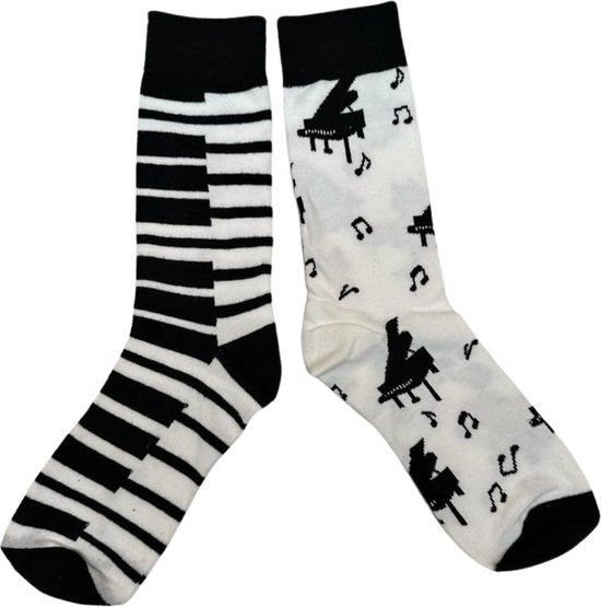 Verschillende Sokken met Piano's & Pianotoetsen - Sokken dames/heren maat 38-43 - Cadeau voor Muziekliefhebbers & Pianisten