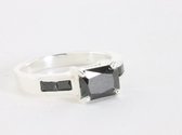 Hoogglans zilveren ring met onyx - maat 18