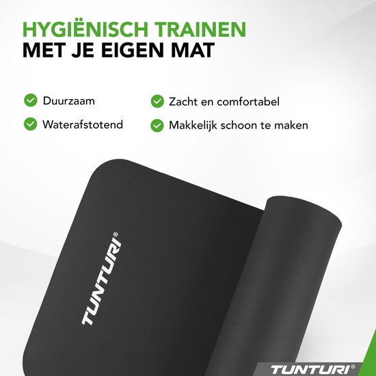 Detail van een zwarte Tunturi yogamat met geribbelde textuur. Tekst over duurzaam, waterafstotend, zacht en makkelijk schoon te maken.