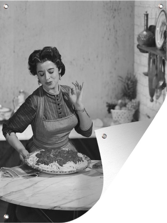 Tuin decoratie Italiaanse vrouw maakt spaghetti, vintage - zwart wit - 30x40 cm - Tuindoek - Buitenposter