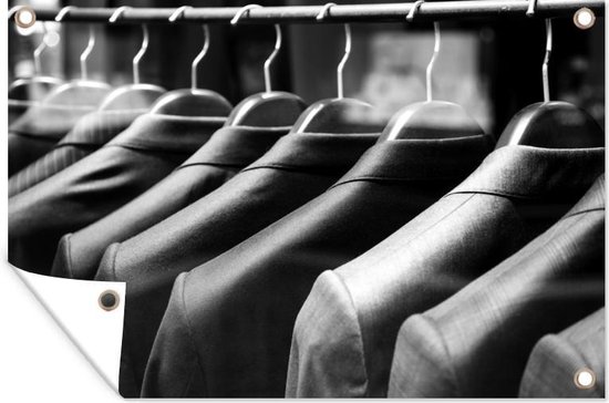 Muurdecoratie Pakken in een kledingwinkel - zwart wit - 180x120 cm - Tuinposter - Tuindoek - Buitenposter
