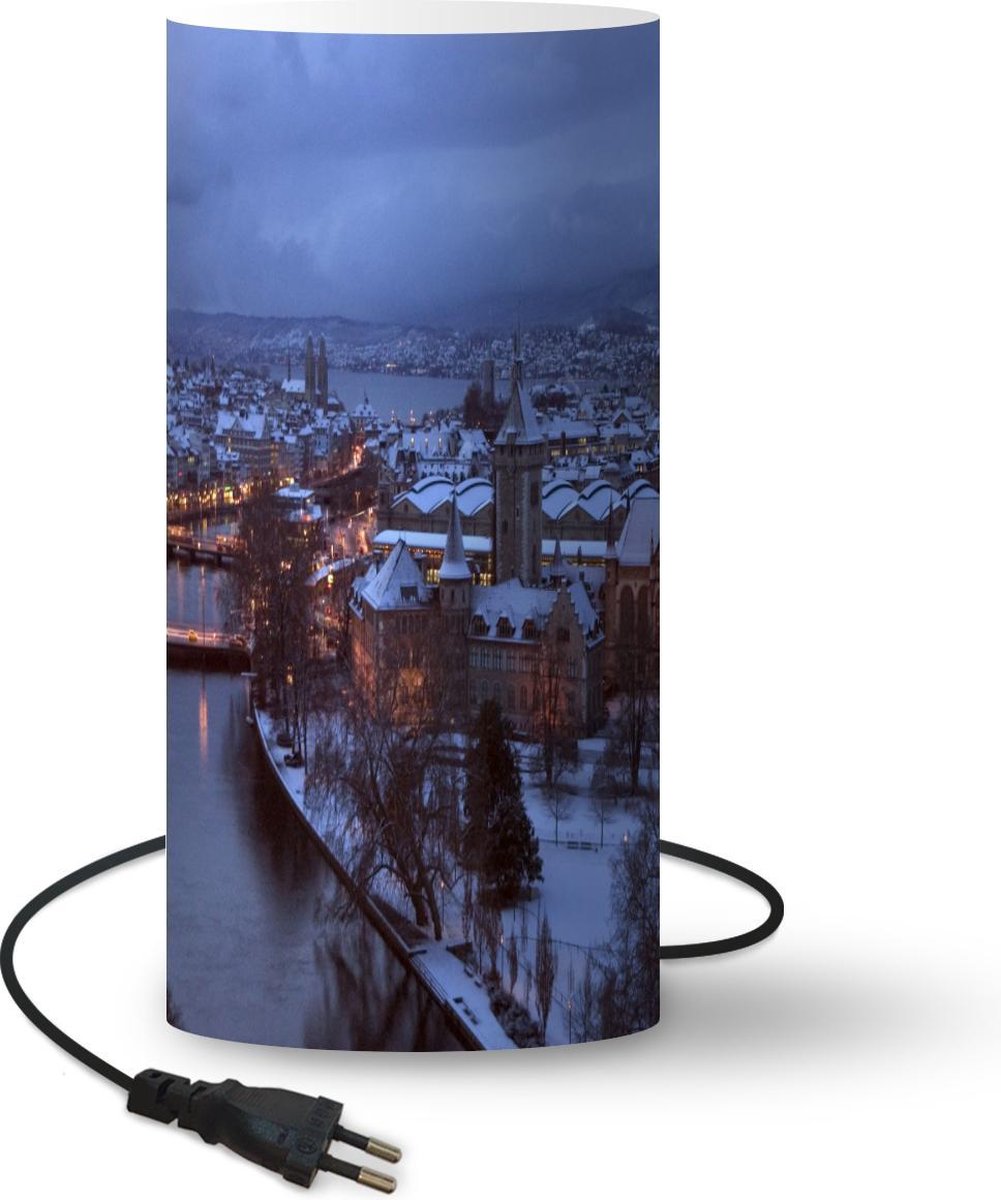 Lamp - Nachtlampje - Tafellamp slaapkamer - Winter in Zurich bij avond - 33 cm hoog - Ø15.9 cm - Inclusief LED lamp