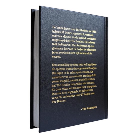 Zwarte kaft van een boek met gouden tekst over de studiojaren van The Beatles, inclusief "The Analogues".