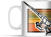 Mok - Een historische illustratie van een persoon die aan het windsurfen is - 350 ml - Beker